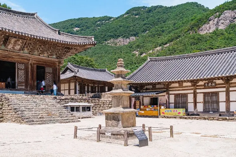 Naesosa Three-story Stone Pagoda