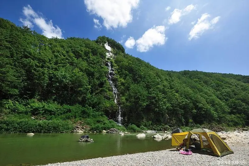 Baekseok Waterfall