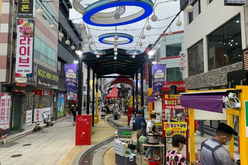 永日湾亲友夜市场