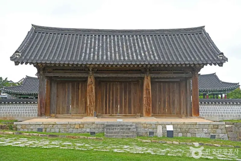 江陵 任栄館 三門