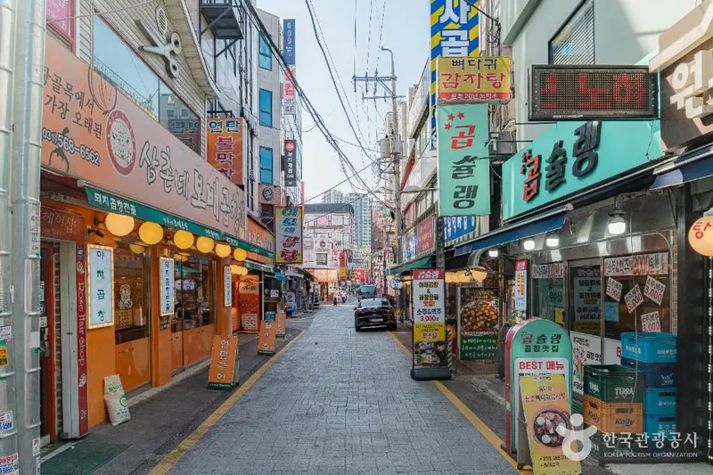 石桥烤肠胡同
