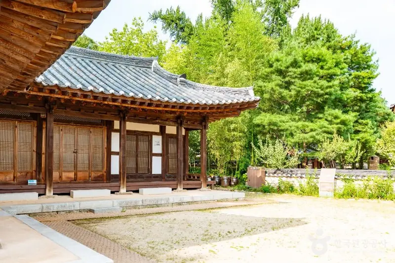 长贤植古宅