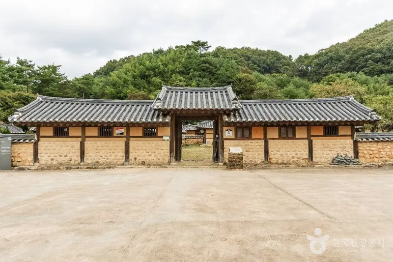 槐山洪範植古家（壁初洪命熹生家）