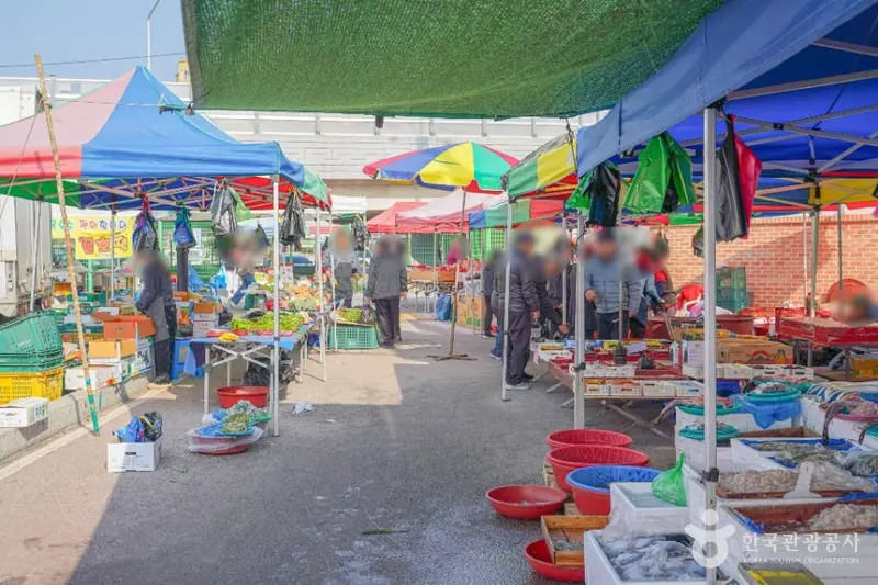 Hwangryong Market