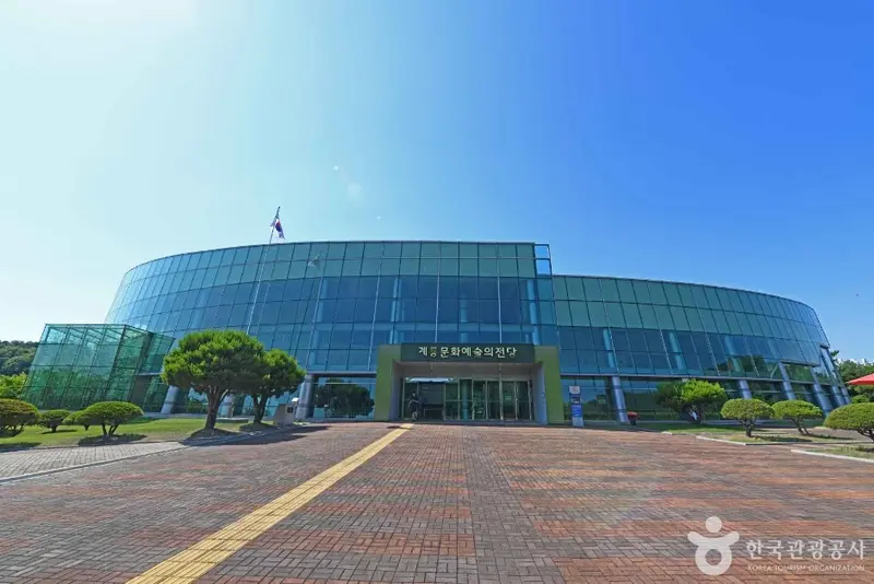 鸡龙文化艺术殿堂