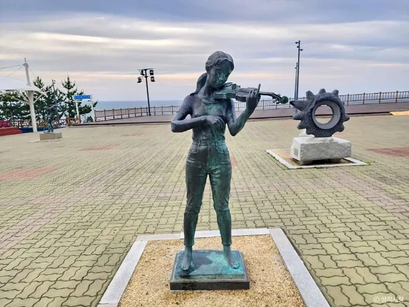 Beach Sculpture Park