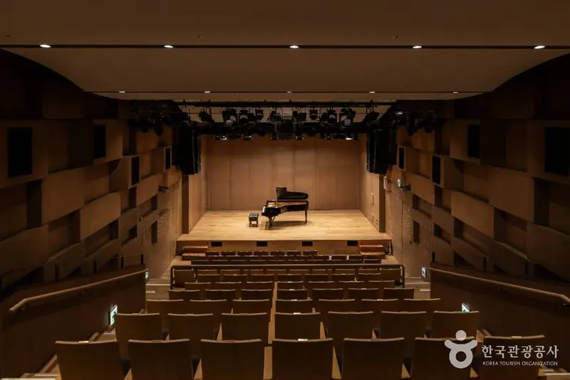 Geoa Art Hall