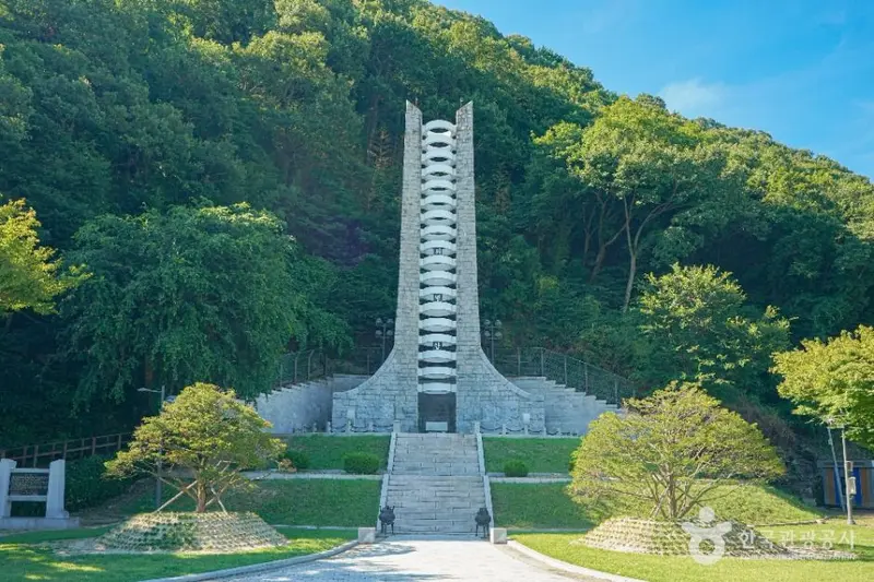 忠益寺義兵塔